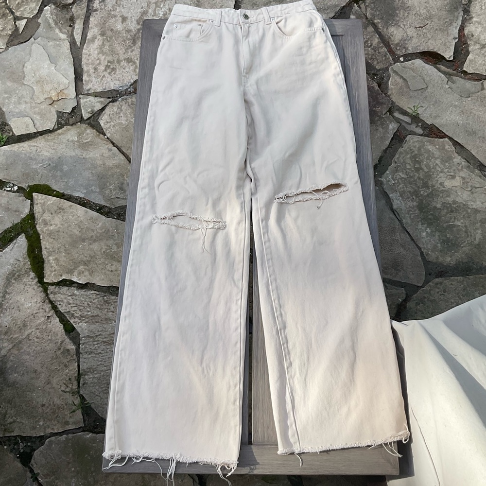 Stradivarius straight jean with rips